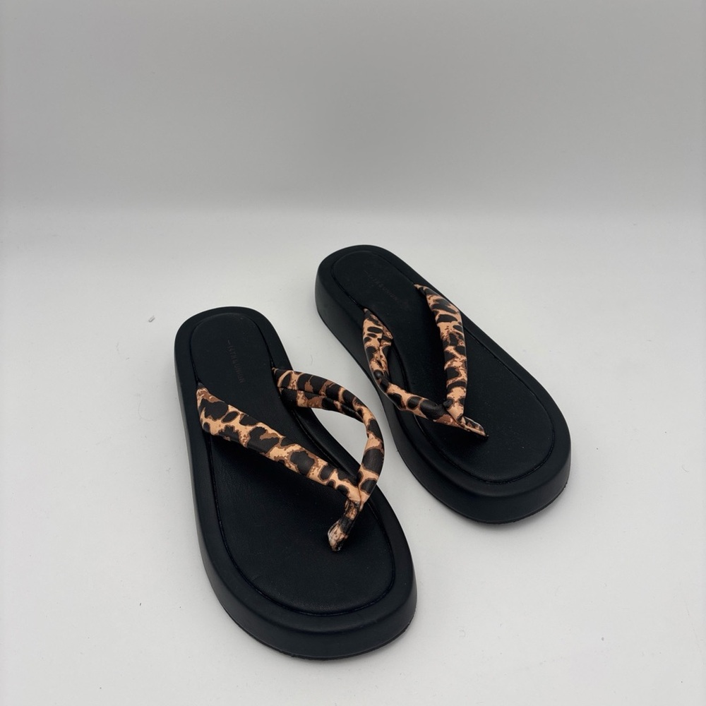 14th & Union Black Sandals with Chunky Sole‎